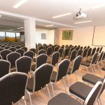 Układ kinowy duża sala konferencyjna